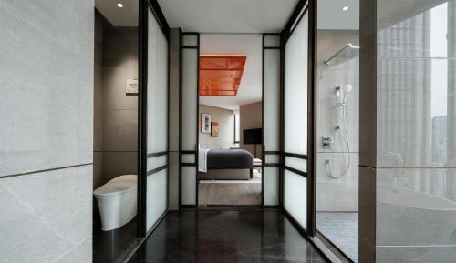 Premier King Suite with Tianfu Square View