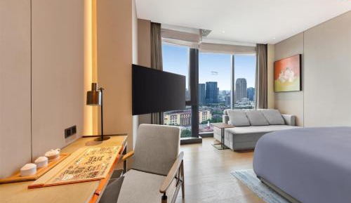 King Canopy Room