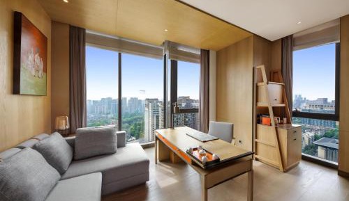 Deluxe King Room with Skyline View