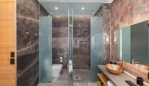 Deluxe Queen Room with Olivos View