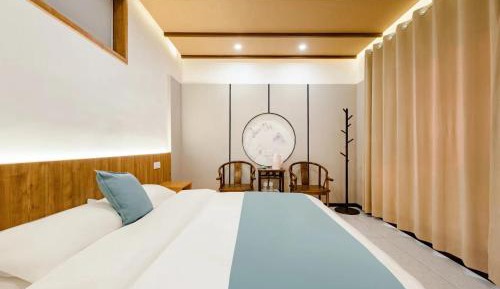 Standard Double Room with Shared Bathroom