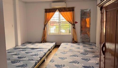 6-Bed Mixed Dormitory Room