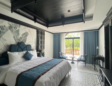 Queen Room with Balcony