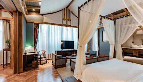 Suite with Balcony