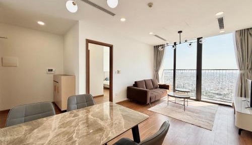 Three-Bedroom Apartment with Balcony