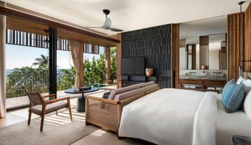 Ocean View Plunge Pool King Suite with Sofa Bed