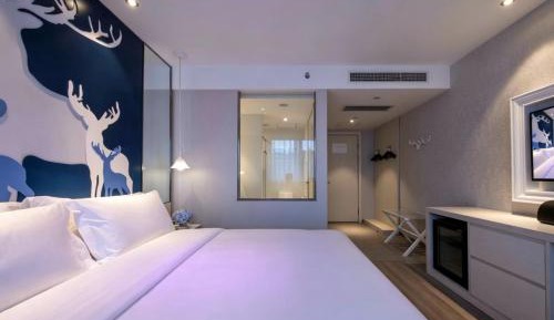 Business King Room