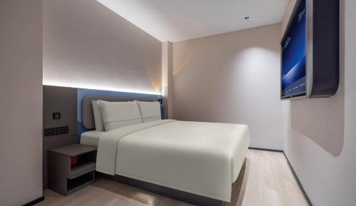 Comfort Queen Room