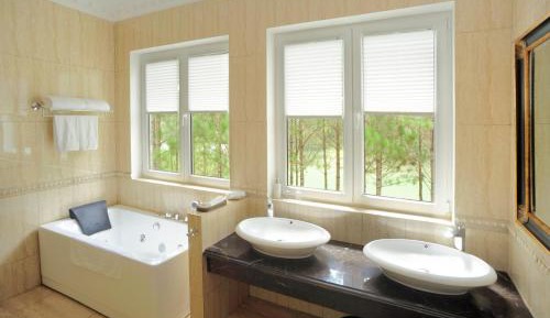 Luxury Double or Twin Room with Partial Lake View
