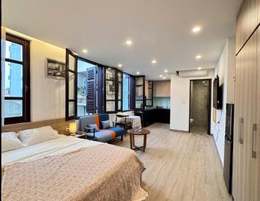 One-Bedroom Apartment with Balcony