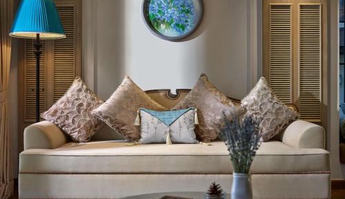 Deluxe Double Suite with One Double Bed
