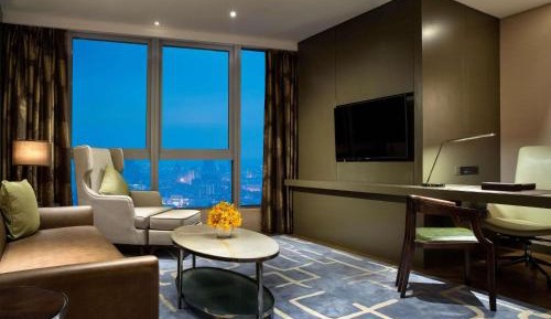 Prestige King Suite with Club Access and City View