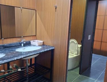 6-Bed Mixed Dormitory Room