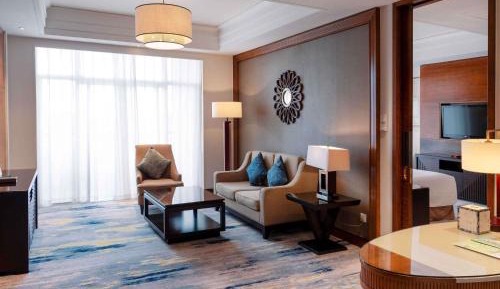 Executive King Suite with Sea View and Balcony