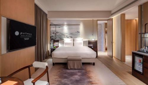 Deluxe King Room with Garden or Lake View