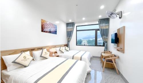 Deluxe Double or Twin Room with City View