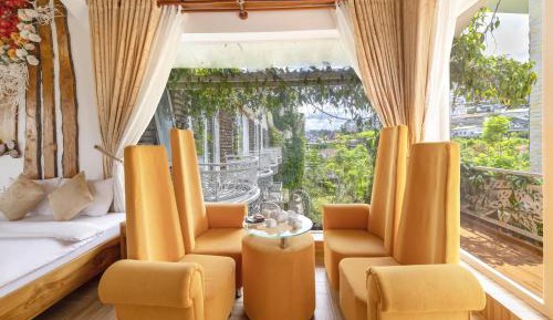 Family Room with Mountain View
