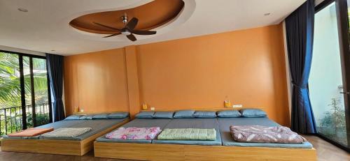 Mixed Dormitory Room