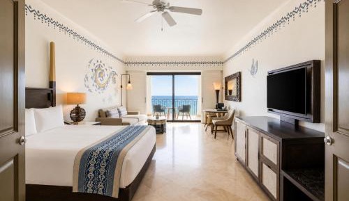 Altamar Family Room with One King Bed, Two Queen Beds and Ocean View