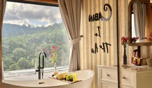 Suite with Mountain View