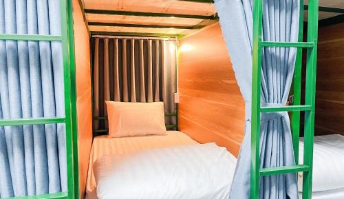 Single Bed in Mixed Dormitory Room