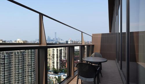 Premier King Suite with City View