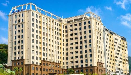 Two-Bedroom Deluxe Apartment with Balcony