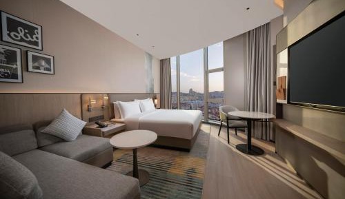 Premium King Room with City View