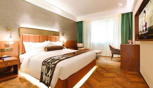 Deluxe Queen Room