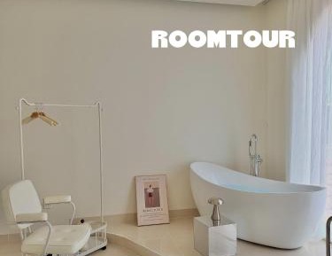Queen Suite with Spa Bath