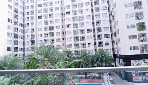 One-Bedroom Apartment with Pool View