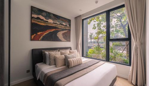 One-Bedroom Apartment with View