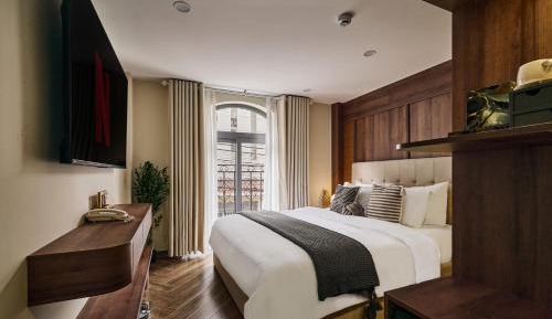 Queen Room