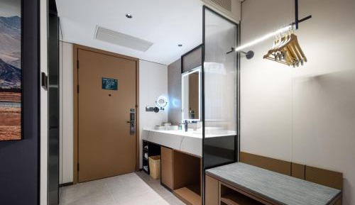 Elegant Queen Room without Window