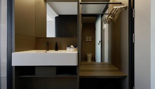 Comfort Queen Room