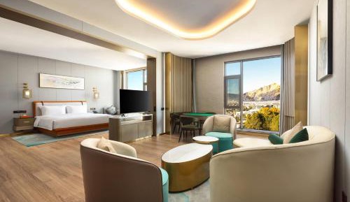 Deluxe Executive King Suite with Meeting Room and Bathtub - Smoking
