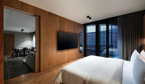 Superior King Suite