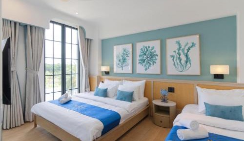 Three-Bedroom Apartment with Sea View