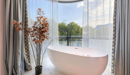 Deluxe Double Room with Bath