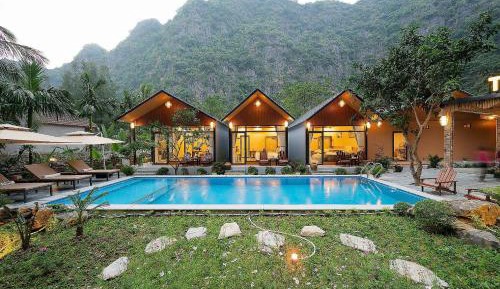 King Suite with Pool View