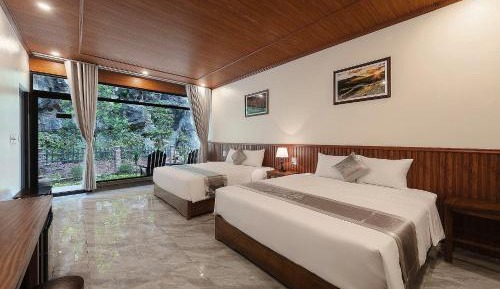 Family Room with Garden View