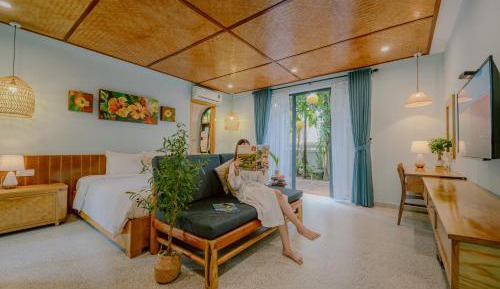 Villa with Garden View