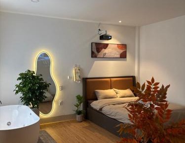Studio with Spa Bath