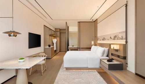 Deluxe King Room