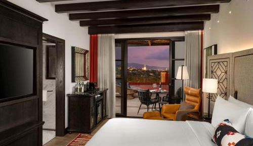 Deluxe Grand Room 1 King Size Bed