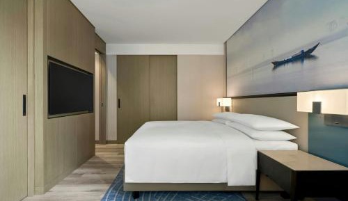 Junior Suite with City View