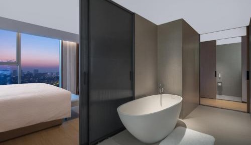 Fairfield King Suite