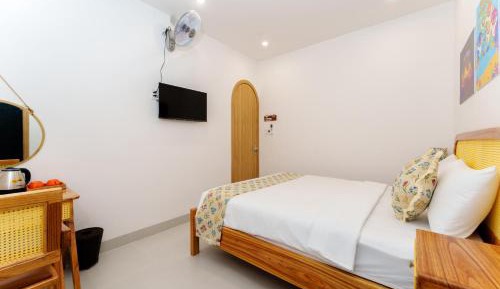 Deluxe Double Room (2 Adults + 1 Child)