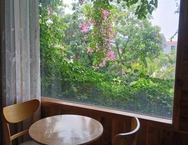 Bungalow with Garden View