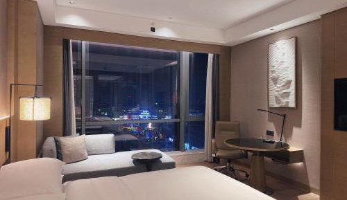 Deluxe King Guest Room with City View